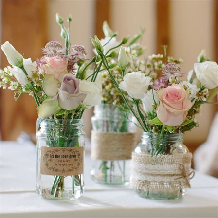 Hochzeitstischdeko Ideen - Süße Vasendekoration 