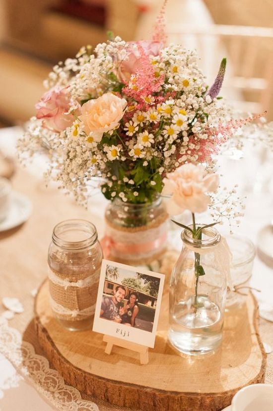 Hochzeitstischdeko Ideen - Blumendeko mit Polaroids 