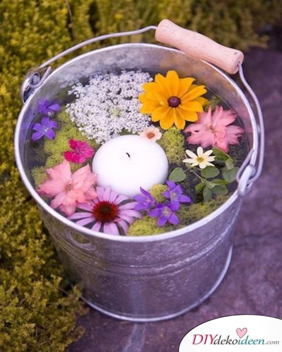 DIY Hochzeitsdekoration Bastelideen - Schwimmende Blumendeko im Eimer 