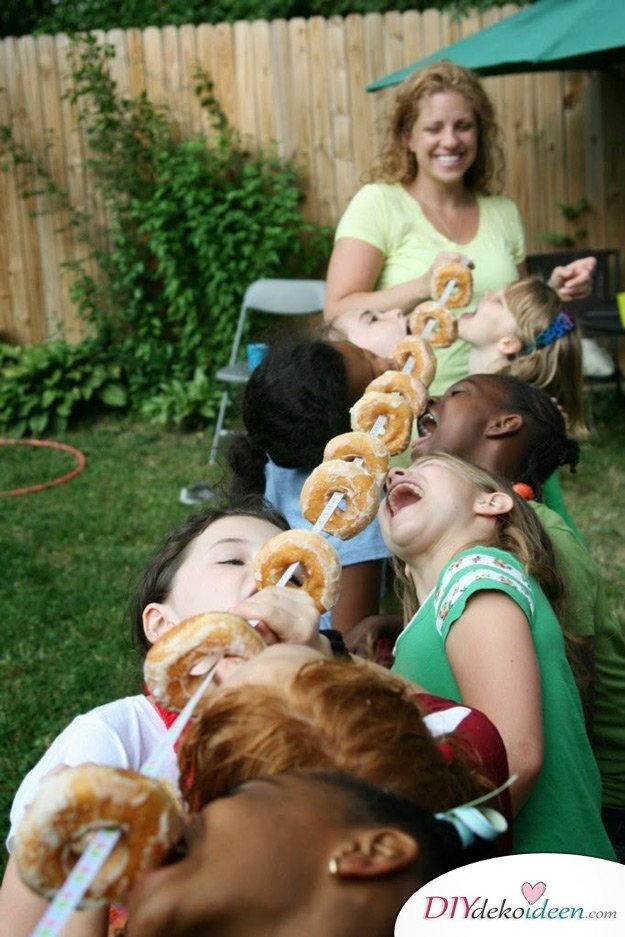 DIY Spielideen für Kinderpartys - Donut Wettessen 