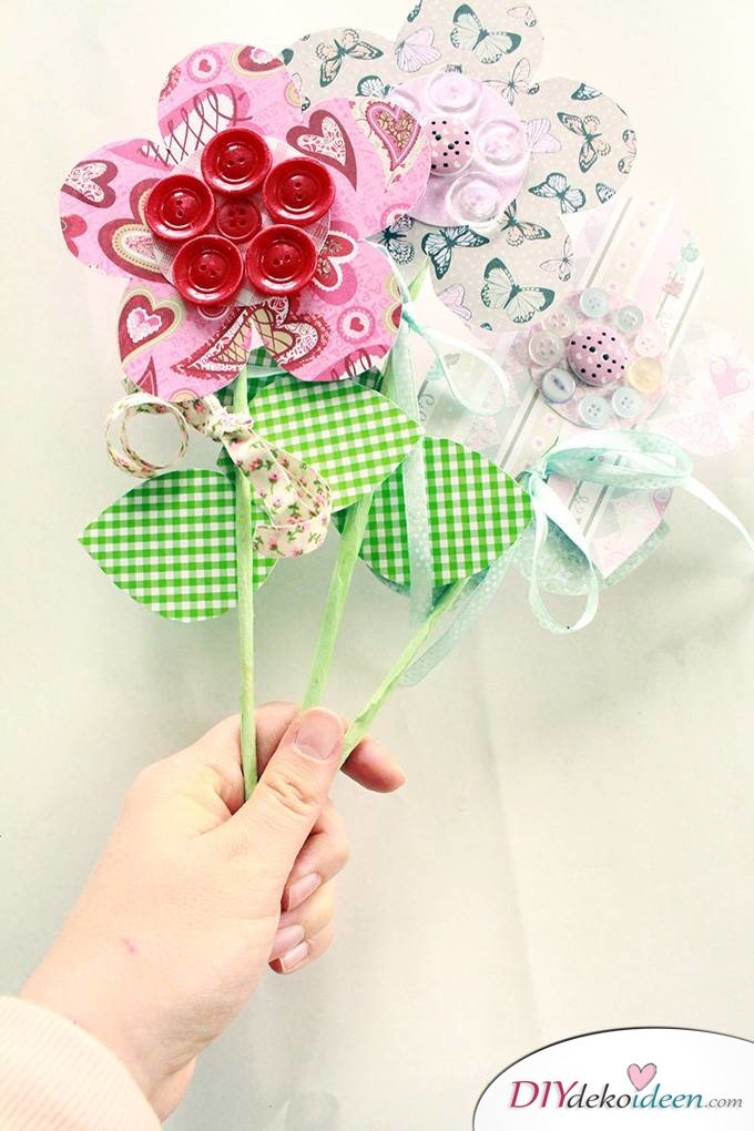 DIY Muttertagsgeschenk - Blumen basteln mit Papier