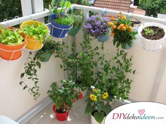 Balkon gestalten - DIY Dekoideen - Blumendeko 