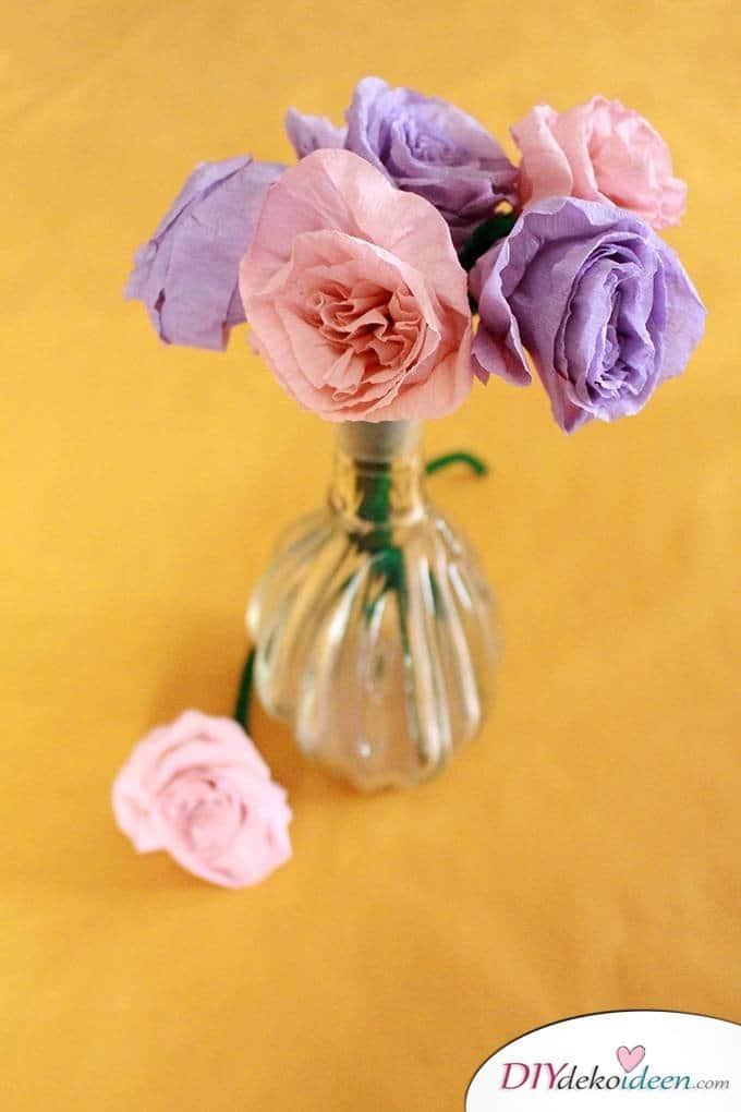 Spielerisch Rosen basteln mit Krepppapier – DIY Bastelideen für Kinder