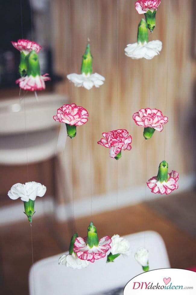 20 + DIY Bastelideen zur Hochzeit - DIY Fotohintergrund Blumengirlande