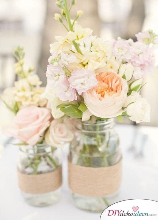 Hochzeitsdeko mit Einmachgläsern - DIY Vasen