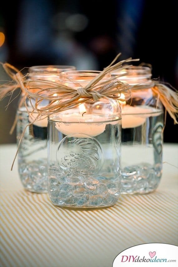 Hochzeitsdeko mit Einmachgläsern - schwimmende Kerzen