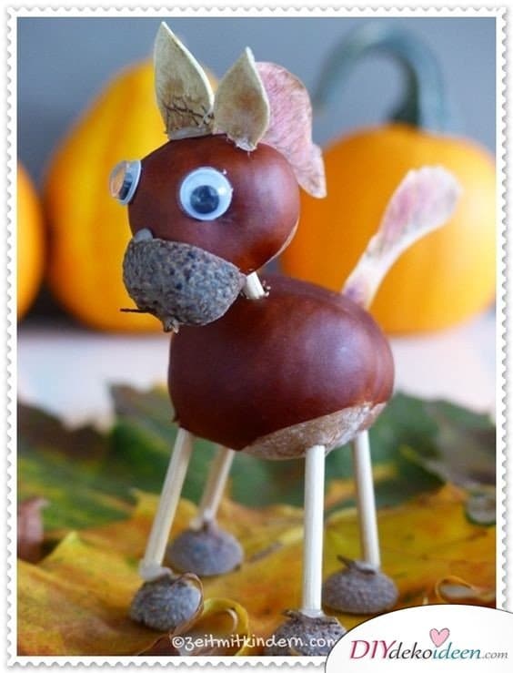 Kastanienmännchen - Herbstdeko basteln mit Kastanien - Pferd 