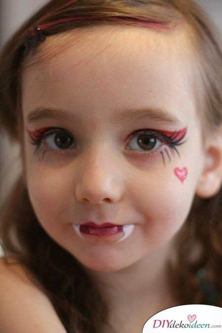 11 Halloween Kostüm Ideen für Kinder - DIY Vampir Kostüm selbermachen Kinderschminken 