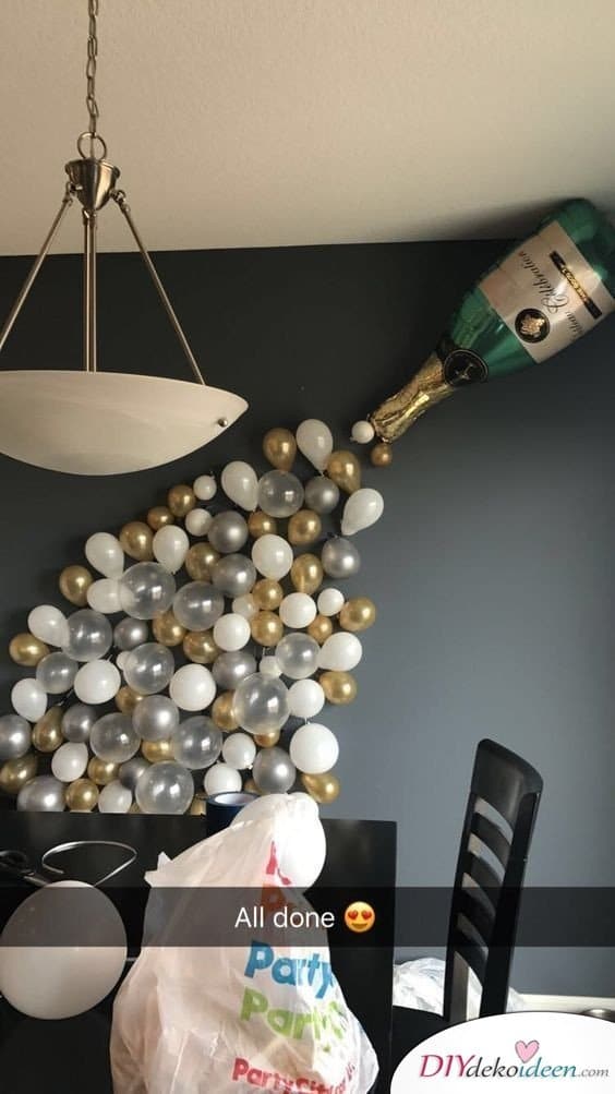 Dekoideen Party - Silvester Wanddeko mit Luftballons