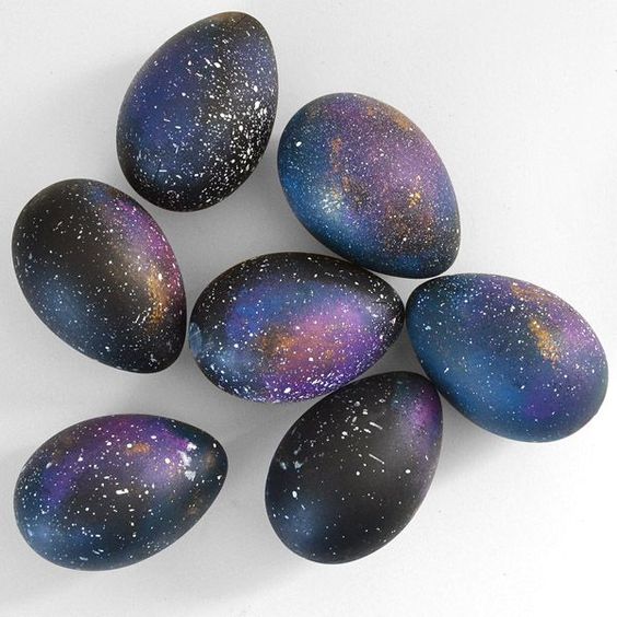 Eier mit Galaxismuster - Osterbasteln Ideen