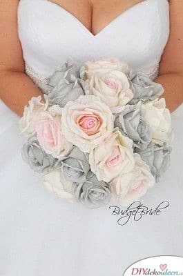 Strauß zur Hochzeit – Rosen in Weiß und Grau