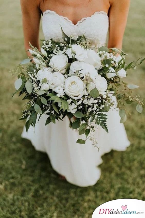 Eleganter Brautstrauß in Weiß und Grün