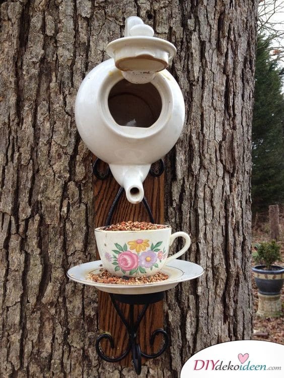 Teekannen – Vogelfutterhäuschen - Frühlingsgartendeko