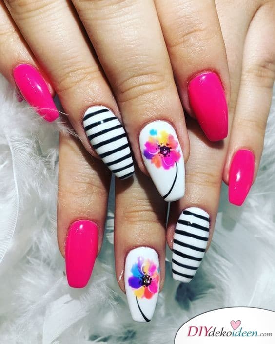 Blumen, Streifen und viel Pink – Maniküre Idee