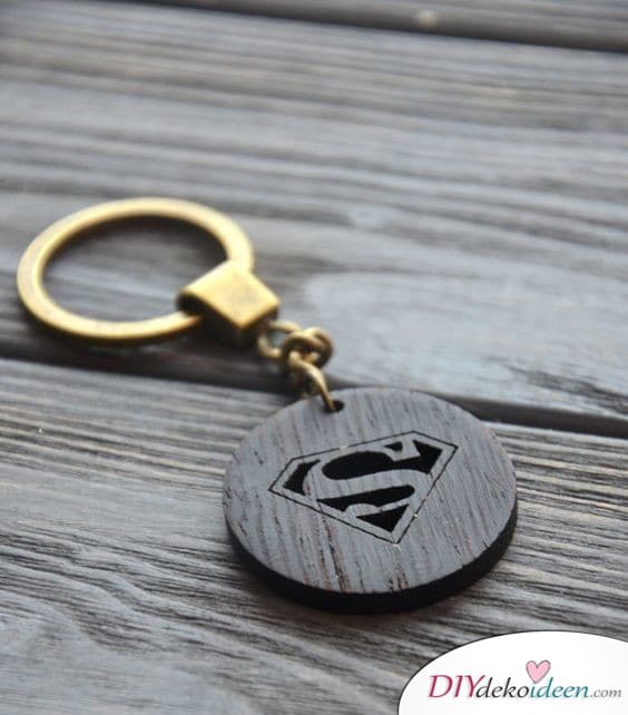 Geschenk für den besten Freund zu Weihnachten – Superman-Schlüsselanhänger