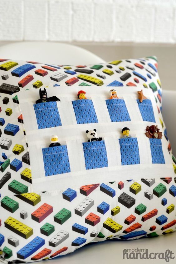Kissen mit LEGO-Figuren - Geschenkideen selber machen für Jungs