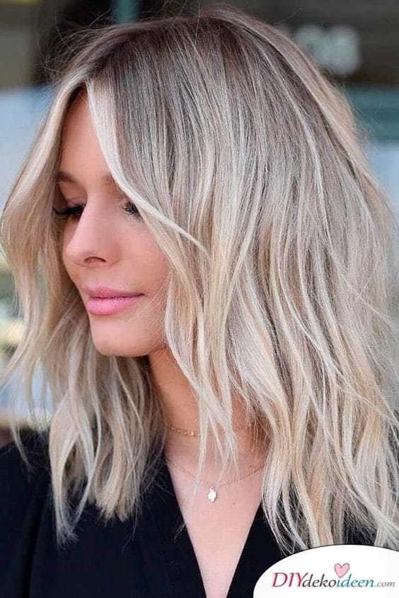 Half-length hair with step-section - Hairstyles for thin hair 