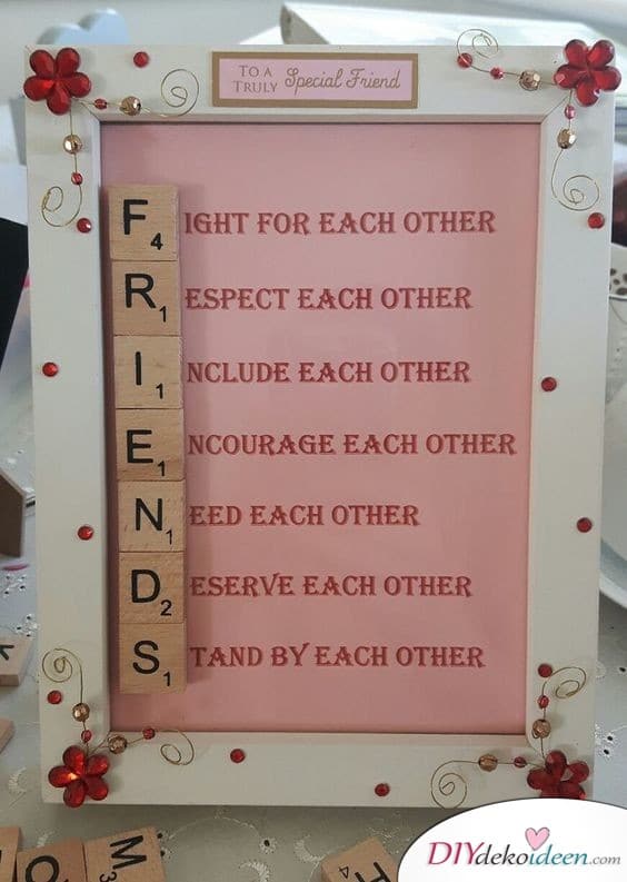 Freundschaftsbild aus Scrabble-Buchstaben - süße Geschenke für die beste Freundin