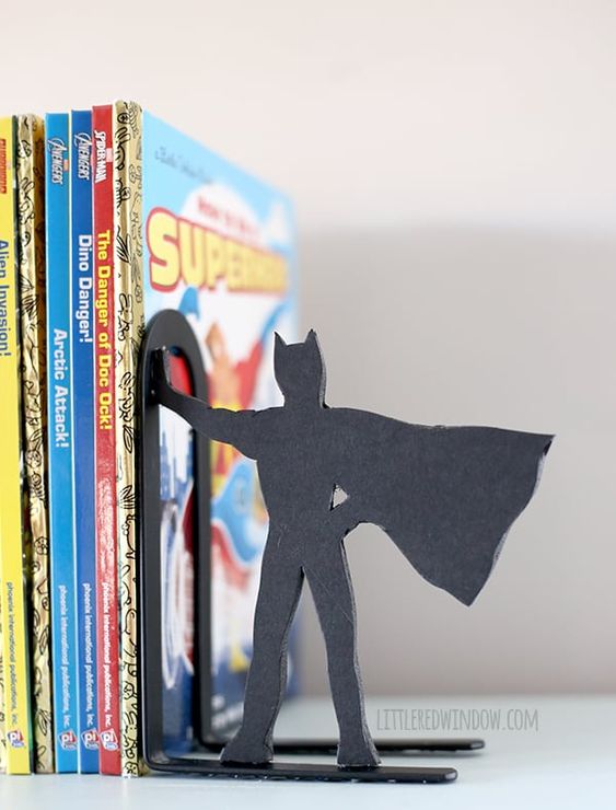 Superhelden-Buchstützen - Geschenk für den Bruder selber machen