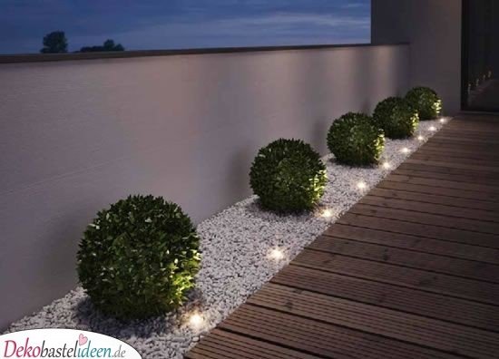 Lighted Buchsbaumkugeln - small gardens shaped 