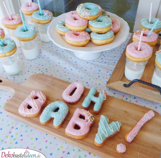 Essen für Babyparty – Buchstaben-Donuts