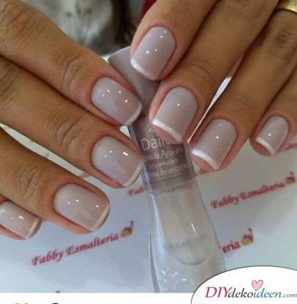 A simple, French manicure for short nails 