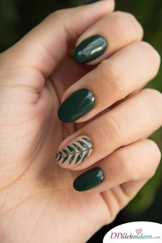Tiefer jungle - forest green short nails 