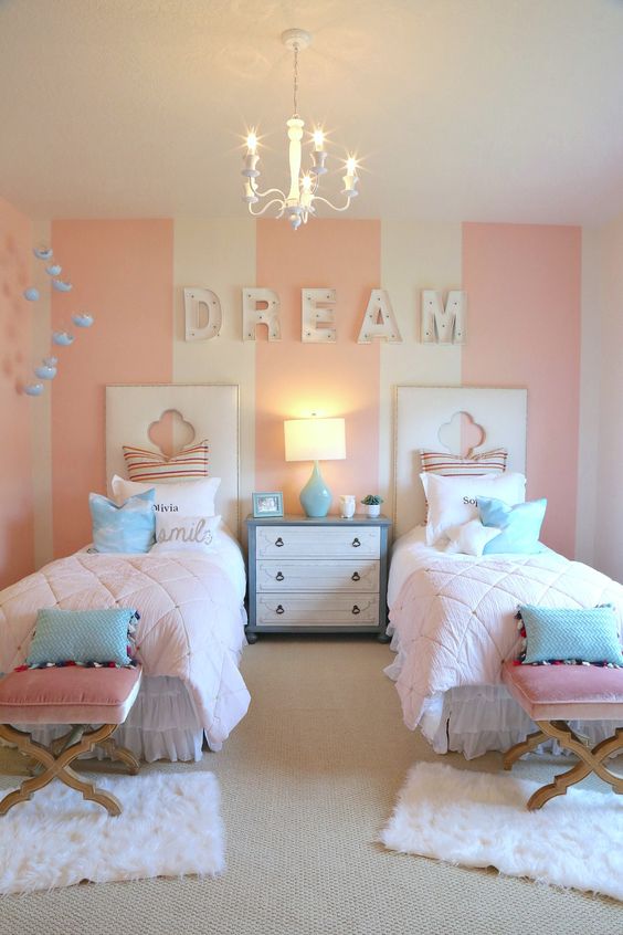 Always symmetrical - girl's room