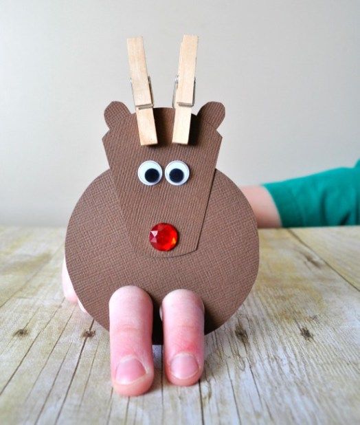 Ein entzückendes Rentier als Fingerpuppe – kleine Weihnachtsgeschenke basteln