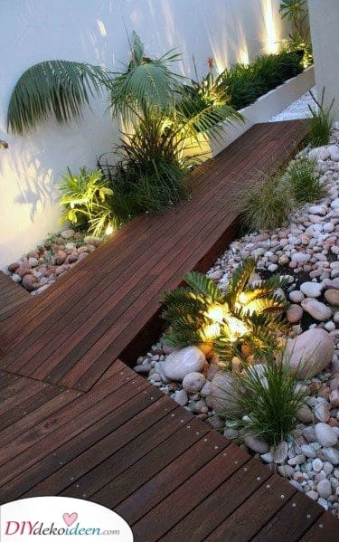 Ideen für die Gartenbeleuchtung, die direkt unter Pflanzen eingesetzt werden können