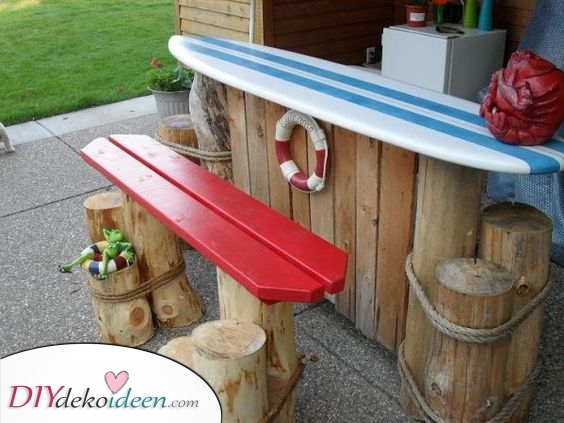 Ein Surfboard als Tisch