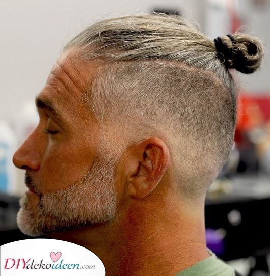 Ein Männer Dutt – Moderner Haarschnitt für ältere Männer