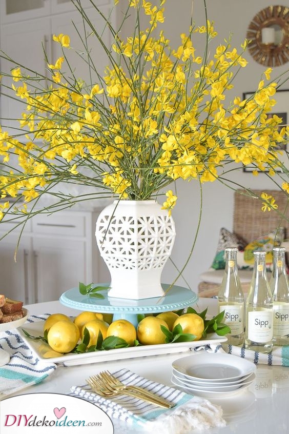 Gelbe Schönheit – Blumen und Zitronen als Sommer Tischdeko