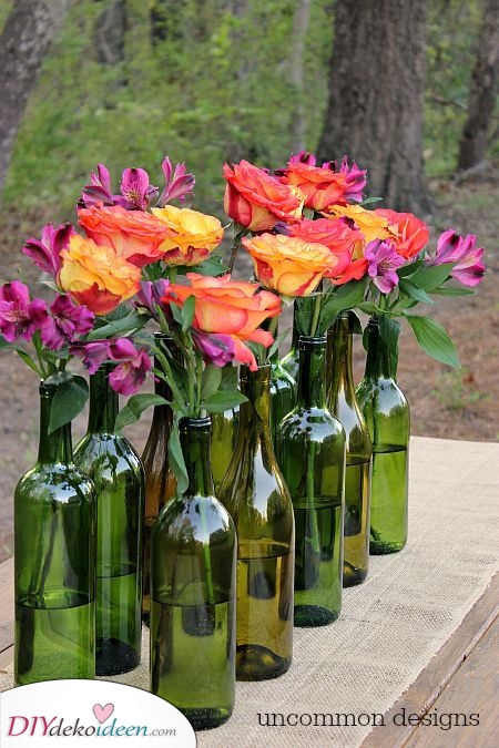 Weinflaschen als Vasen