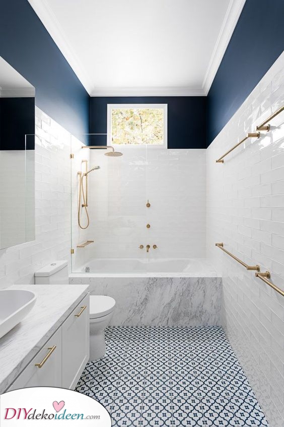 Blau und Weiß – Kleines Badezimmer einrichten