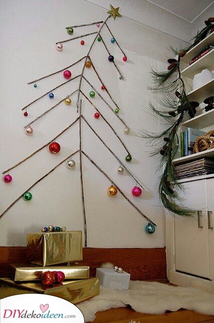 Halten Sie es einfach – Wand Weihnachtsbaum Halten Sie Ihren an der Wand hängenden