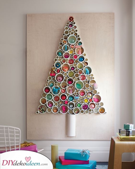 Ein gefüllter Papp-Rollen-Weihnachtsbaum