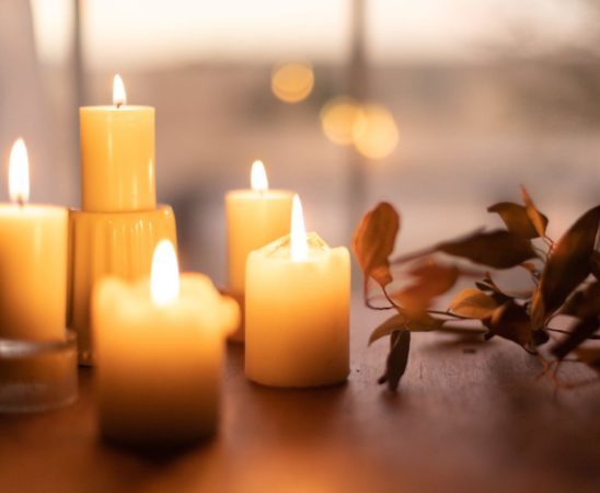 Kerzen schaffen nicht nur eine intime Atmosphäre, sie spenden auch Wärme.